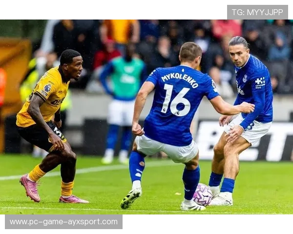 英超维拉精准分球打穿中路,攻势持续放大